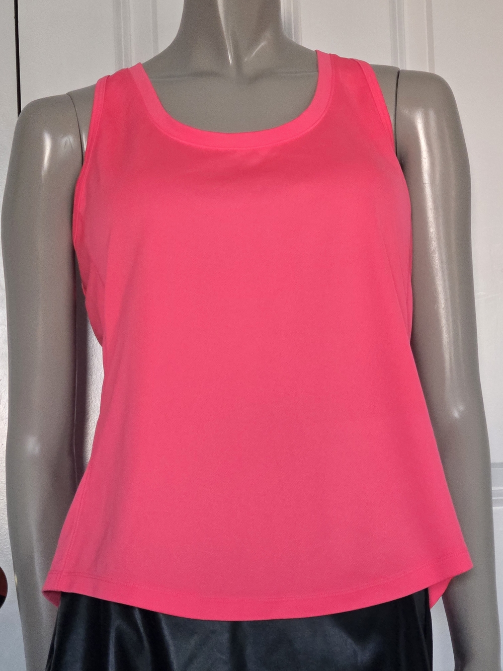 Women’s Sleeveless Scoop Neck Tank Top - Hot Pink